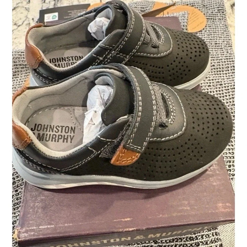 NEW boys size 5 Johnston and Murphy boy's (toddler/little kid) activate U throat